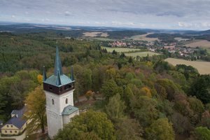 Bolfánek, v pozadí Chudenice